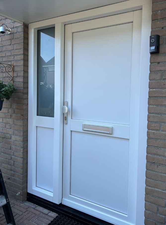 Schuco voordeur met zijlicht, Borne